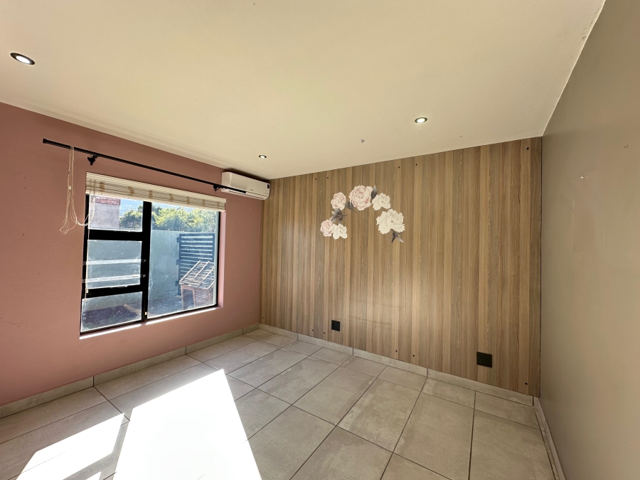 5 Bedroom Property for Sale in Leloko Lifestyle Estate North West